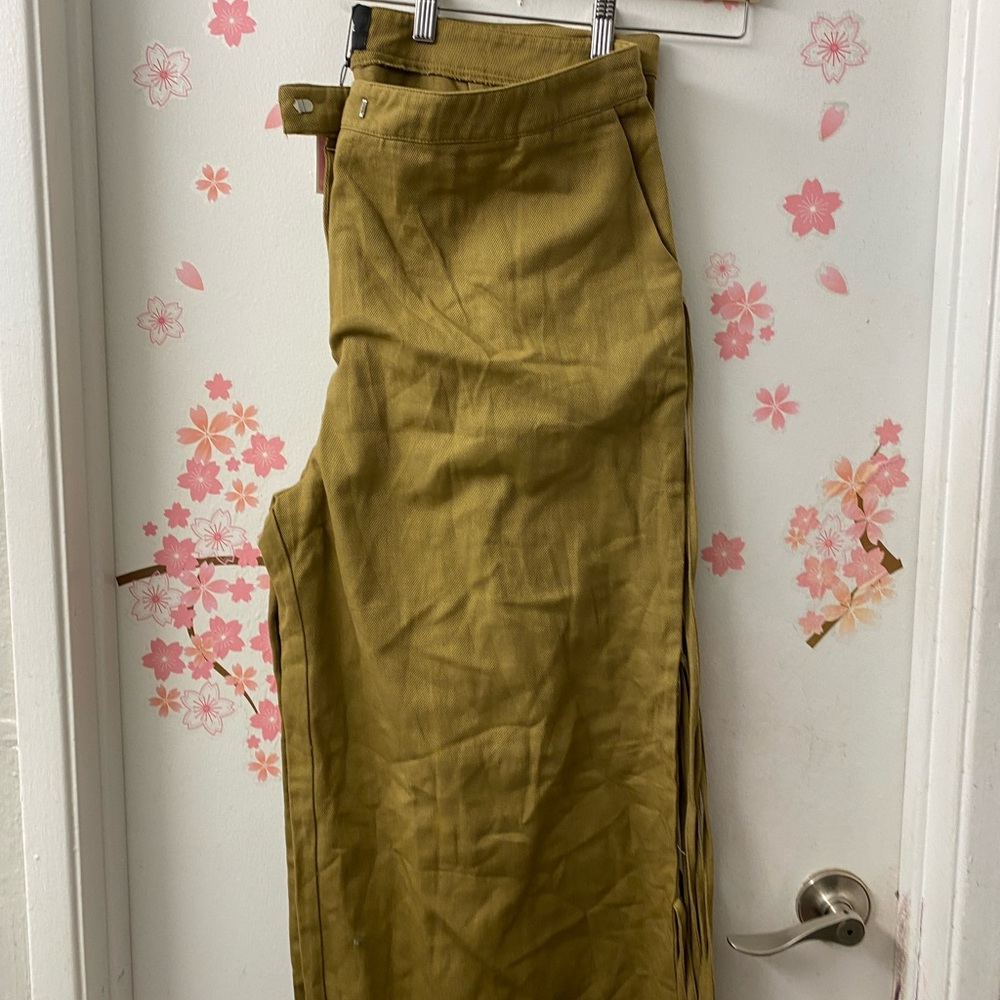 PrettyLittleThing Green Chinos Straight-Leg Pants